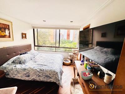 Apartamento de 3 alcobas en venta en La Florida, Medellín, 208 m² · foto 18 de 19