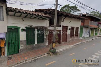 Casa de 5 alcobas en venta en Boston, Medellín, 712 m² · foto 3 de 5