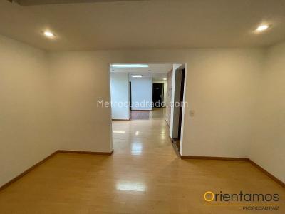 Apartamento de 2 alcobas en venta en El Poblado, Medellín, 98 m² · foto 9 de 17