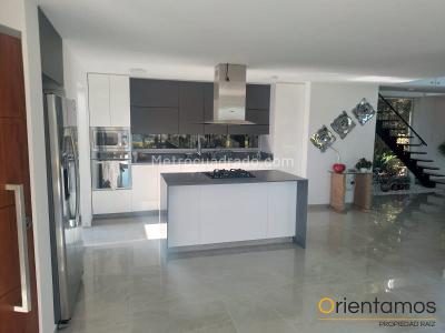 Casa de 4 alcobas en venta en Bello, Bello · foto 10 de 20