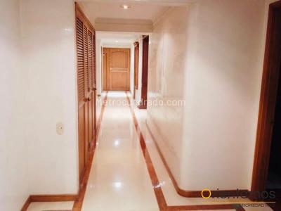 Apartamento de 3 alcobas en venta en La Florida, Medellín, 207 m² · foto 10 de 20