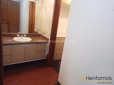Apartamento de 3 alcobas en venta en Castropol, Medellín, 165 m² · foto 16 de 20