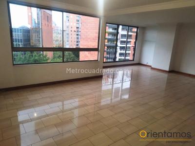 Apartamento de 3 alcobas en venta en Castropol, Medellín, 165 m² · foto 2 de 20