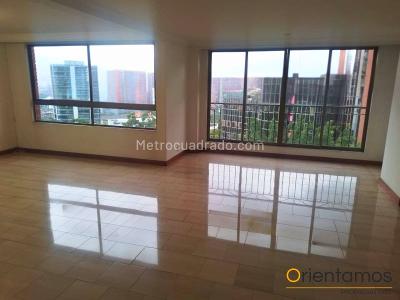 Apartamento de 3 alcobas en venta en Castropol, Medellín, 165 m² · foto 3 de 20