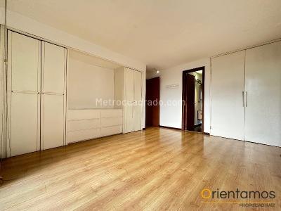 Apartaestudio en arriendo en Los Balsos, Medellín, 70 m² · foto 8 de 17