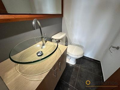 Apartaestudio en arriendo en Los Balsos, Medellín, 70 m² · foto 14 de 17