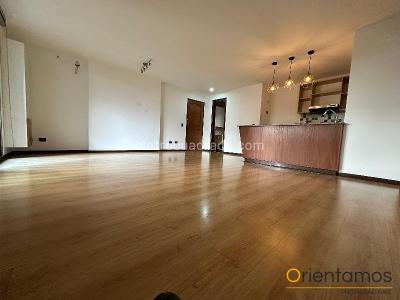 Apartaestudio en arriendo en Los Balsos, Medellín, 70 m² · foto 2 de 17