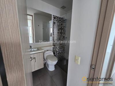 Apartamento de 2 alcobas en arriendo en El Poblado, Medellín, 68 m² · foto 11 de 13