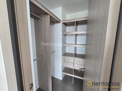 Apartamento de 2 alcobas en arriendo en El Poblado, Medellín, 68 m² · foto 9 de 13
