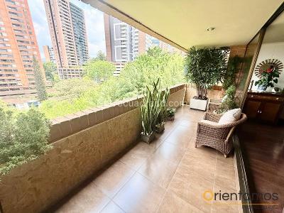 Apartamento de 3 alcobas en venta en Los Balsos, Medellín, 185 m² · foto 2 de 20