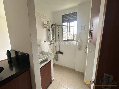 Apartamento de 2 alcobas en arriendo en El Poblado, Medellín, 75 m² · foto 3 de 10