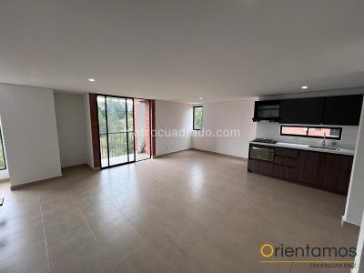 Apartamento de 2 alcobas en venta en Centro De Rionegro, Rionegro, 76 m² · foto 2 de 12