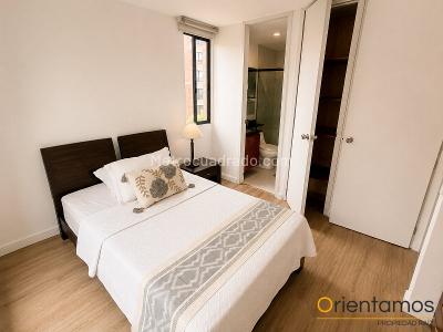 Apartamento de 2 alcobas en arriendo en El Poblado, Medellín, 111 m² · foto 11 de 18