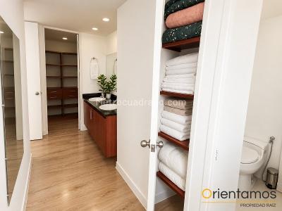 Apartamento de 2 alcobas en arriendo en El Poblado, Medellín, 111 m² · foto 12 de 18