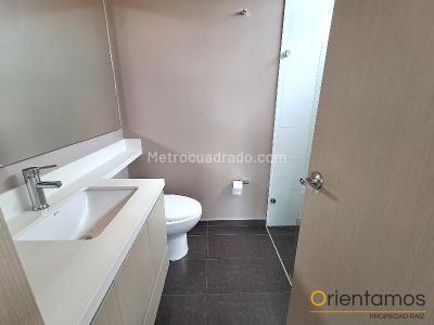Apartamento de 2 alcobas en arriendo en El Poblado, Medellín, 78 m² · foto 11 de 20