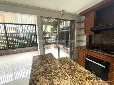 Casa en arriendo en El Poblado, Medellín · foto 2 de 19