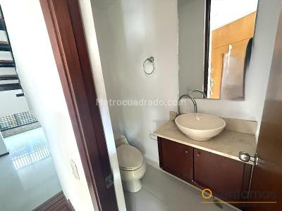 Casa en arriendo en El Poblado, Medellín · foto 9 de 19