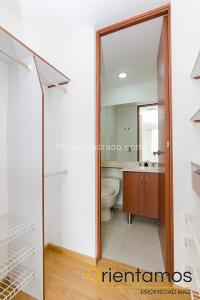 Apartaestudio en arriendo en El Poblado, Medellín, 44 m² · foto 8 de 8