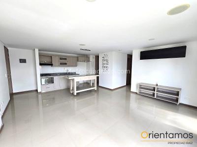 Apartamento de 3 alcobas en arriendo en Loma El Escobero, Envigado, 90 m² · foto 2 de 20