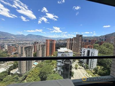 Apartamento de 1 alcoba en venta en El Poblado, Medellín, 64 m² · foto 2 de 20