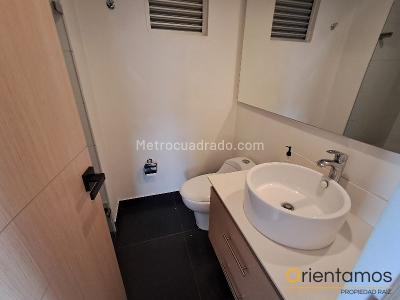 Apartamento de 2 alcobas en arriendo en El Castillo, Medellín, 90 m² · foto 8 de 20