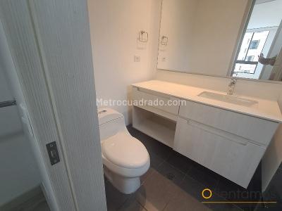 Apartaestudio en arriendo en El Poblado, Medellín, 63 m² · foto 16 de 20