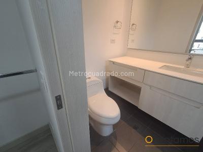 Apartaestudio en arriendo en El Poblado, Medellín, 63 m² · foto 17 de 20