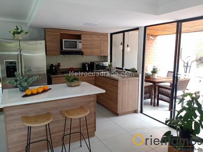Casa de 3 alcobas en venta en La Macarena, Rionegro, 265 m² · foto 2 de 12