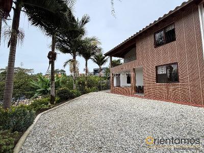 Country house for rent in Llanogrande, Rionegro