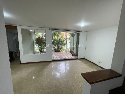 Casa de 3 alcobas en venta en Loma De Los Bernal, Medellín, 223 m² · foto 10 de 20