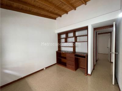 Casa de 3 alcobas en venta en Loma De Los Bernal, Medellín, 223 m² · foto 11 de 20