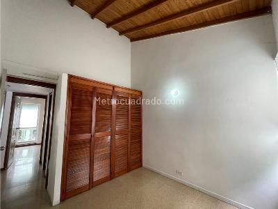 Casa de 3 alcobas en venta en Loma De Los Bernal, Medellín, 223 m² · foto 12 de 20