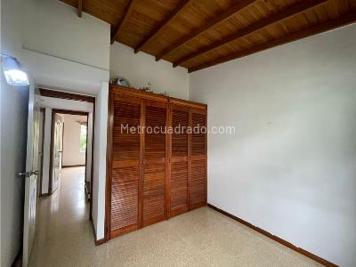 Casa de 3 alcobas en venta en Loma De Los Bernal, Medellín, 223 m² · foto 13 de 20