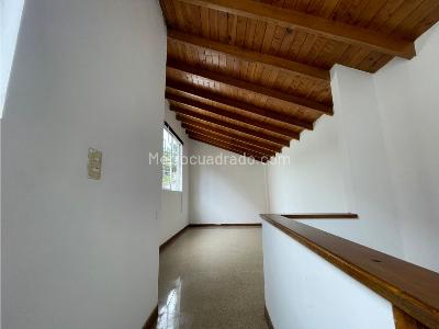 Casa de 3 alcobas en venta en Loma De Los Bernal, Medellín, 223 m² · foto 15 de 20