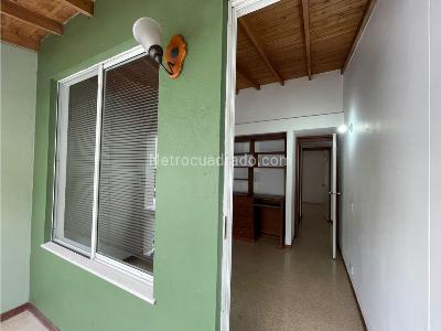 Casa de 3 alcobas en venta en Loma De Los Bernal, Medellín, 223 m² · foto 16 de 20