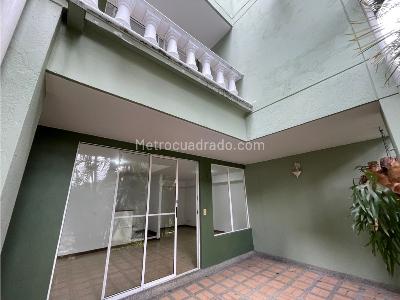 Casa de 3 alcobas en venta en Loma De Los Bernal, Medellín, 223 m² · foto 19 de 20