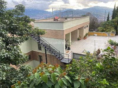 Casa de 5 alcobas en venta en El Escobero, Envigado · foto 2 de 12