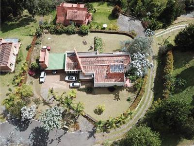 Casa de 5 alcobas en venta en Las Palmas, Medellín, 595 m² · foto 2 de 20