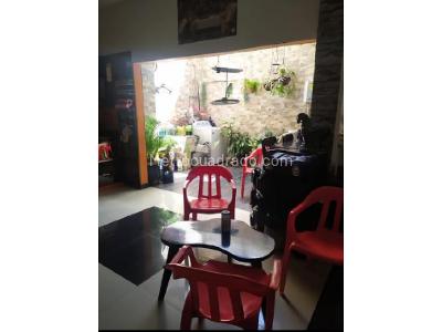 Casa de 3 alcobas en venta en Aranjuez, Medellín, 132 m² · foto 2 de 4