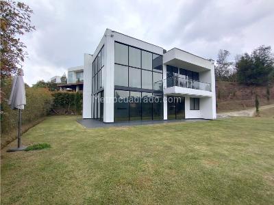 Casa de 4 alcobas en venta en Loma Del Escobero, Envigado, 280 m² · foto 2 de 20