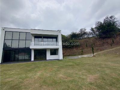 Casa de 4 alcobas en venta en Loma Del Escobero, Envigado, 280 m² · foto 3 de 20