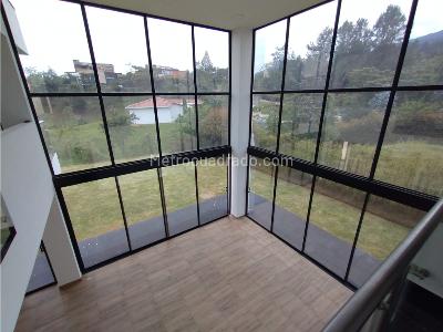 Casa de 4 alcobas en venta en Loma Del Escobero, Envigado, 280 m² · foto 8 de 20