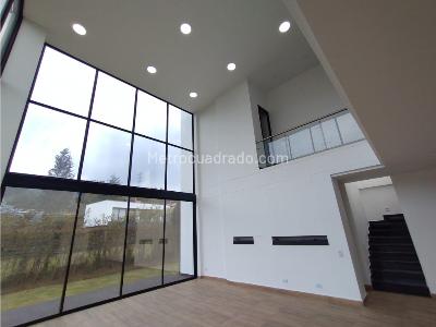 Casa de 4 alcobas en venta en Loma Del Escobero, Envigado, 280 m² · foto 10 de 20