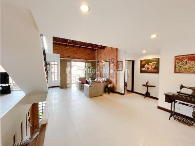 Casa de 5 alcobas en venta en El Trapiche, Sabaneta, 296 m² · foto 7 de 20