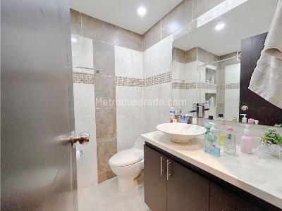 Casa de 5 alcobas en venta en El Trapiche, Sabaneta, 296 m² · foto 18 de 20