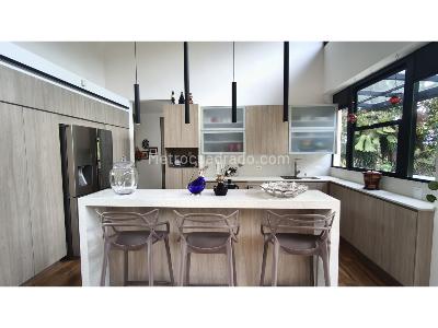 Casa de 3 alcobas en venta en Loma Del Escobero, Envigado, 1707 m² · foto 8 de 20