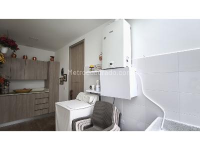 Casa de 3 alcobas en venta en Loma Del Escobero, Envigado, 1707 m² · foto 9 de 20