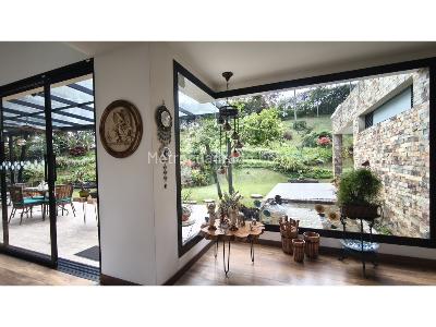 Casa de 3 alcobas en venta en Loma Del Escobero, Envigado, 1707 m² · foto 10 de 20