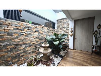 Casa de 3 alcobas en venta en Loma Del Escobero, Envigado, 1707 m² · foto 11 de 20