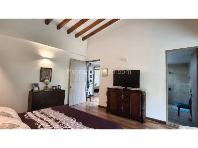 Casa de 3 alcobas en venta en Loma Del Escobero, Envigado, 1707 m² · foto 14 de 20